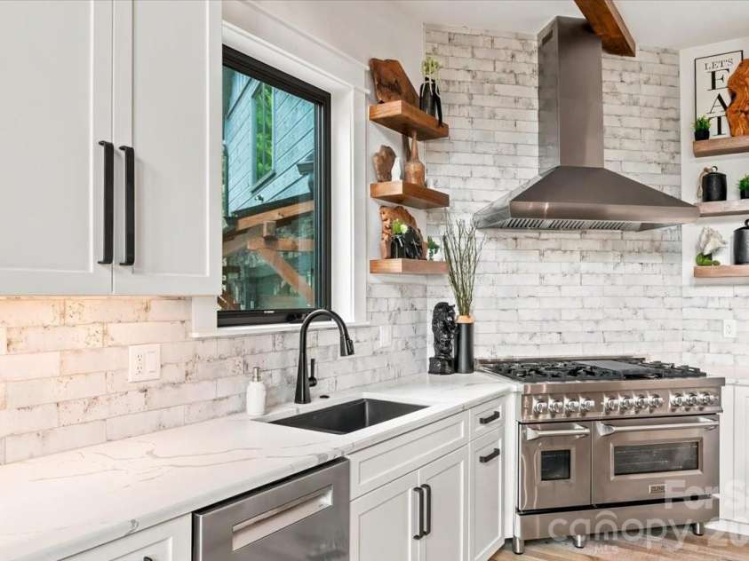 241 Ataya Trail, Maggie Valley, NC 28751.  MLS# CAR4397152, YatesRealty ID 34790. 6 burner gas range with double ovens