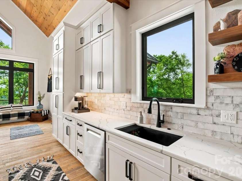 241 Ataya Trail, Maggie Valley, NC 28751.  MLS# CAR4397152, YatesRealty ID 34790. Kitchen