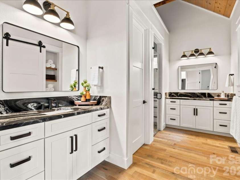 241 Ataya Trail, Maggie Valley, NC 28751.  MLS# CAR4397152, YatesRealty ID 34790. Master Bathroom