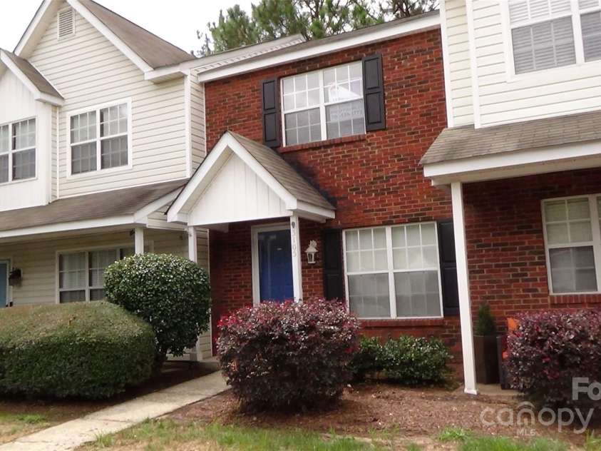3105 Brockhampton Court, Charlotte, NC 28269.  MLS# CAR4290296, YatesRealty ID 34790. 