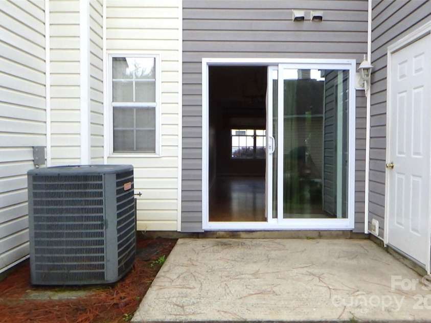 3105 Brockhampton Court, Charlotte, NC 28269.  MLS# CAR4290296, YatesRealty ID 34790. 