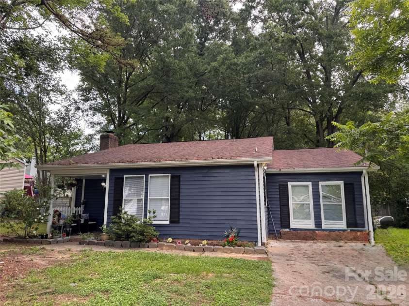 4509 Gaynelle Drive, Charlotte, NC 28215.  MLS# CAR4396747, YatesRealty ID 34791. 