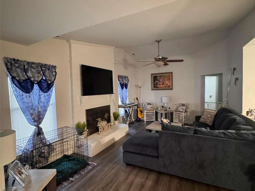4509 Gaynelle Drive, Charlotte, NC 28215.  MLS# CAR4396747, YatesRealty ID 34791. 