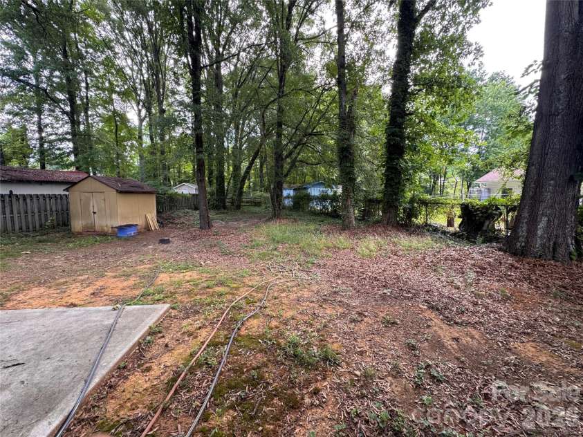 4509 Gaynelle Drive, Charlotte, NC 28215.  MLS# CAR4396747, YatesRealty ID 34791. 