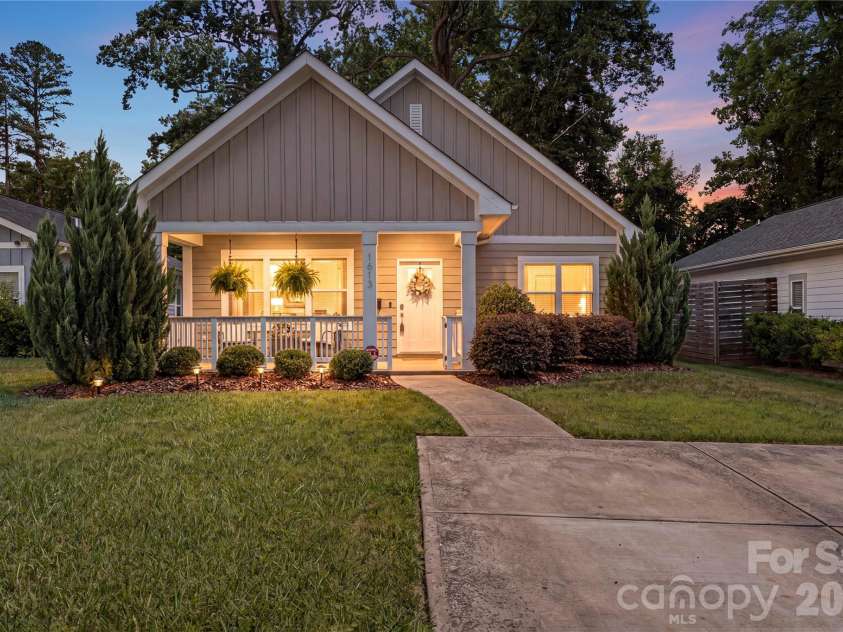 1613 Newcastle Street, Charlotte, NC 28216.  MLS# CAR4393517, YatesRealty ID 34793. 