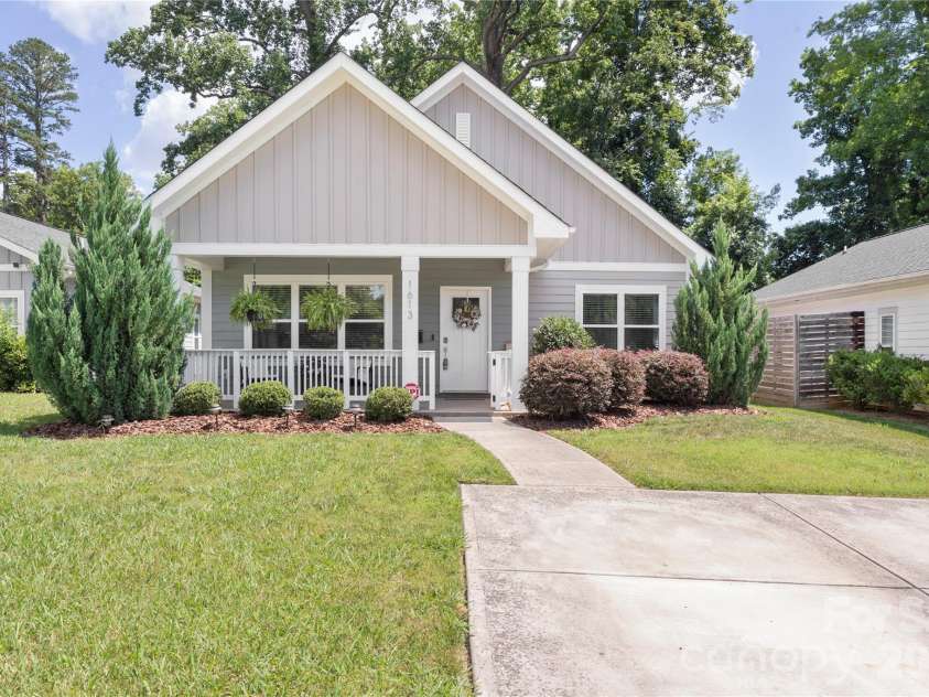 1613 Newcastle Street, Charlotte, NC 28216.  MLS# CAR4393517, YatesRealty ID 34793. 