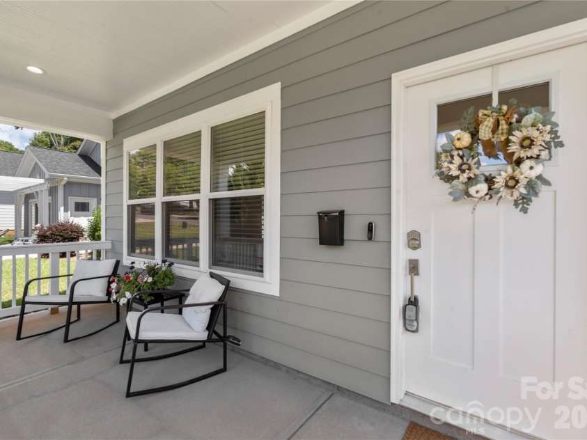 1613 Newcastle Street, Charlotte, NC 28216.  MLS# CAR4393517, YatesRealty ID 34793. 