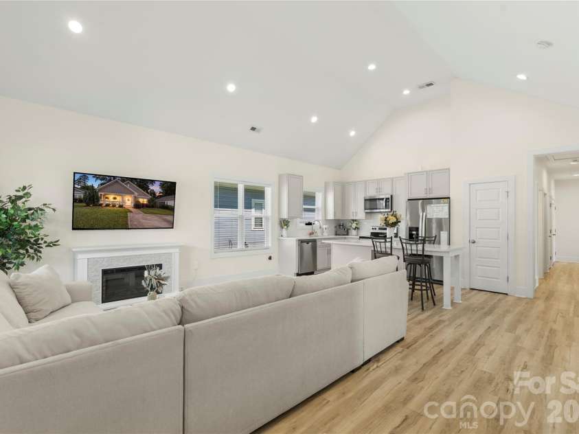 1613 Newcastle Street, Charlotte, NC 28216.  MLS# CAR4393517, YatesRealty ID 34793. 