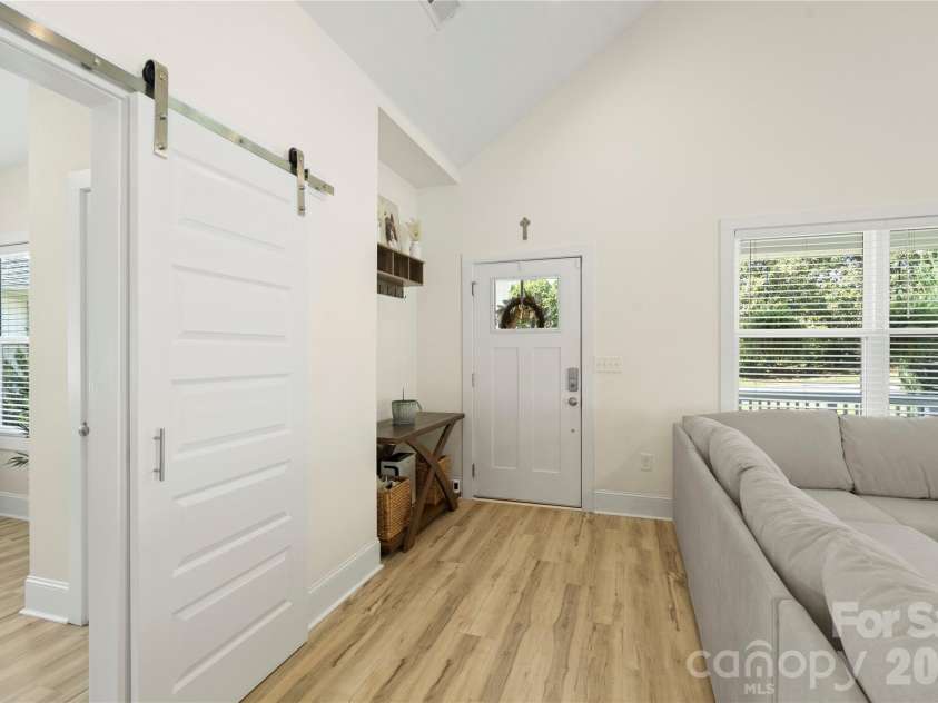 1613 Newcastle Street, Charlotte, NC 28216.  MLS# CAR4393517, YatesRealty ID 34793. 