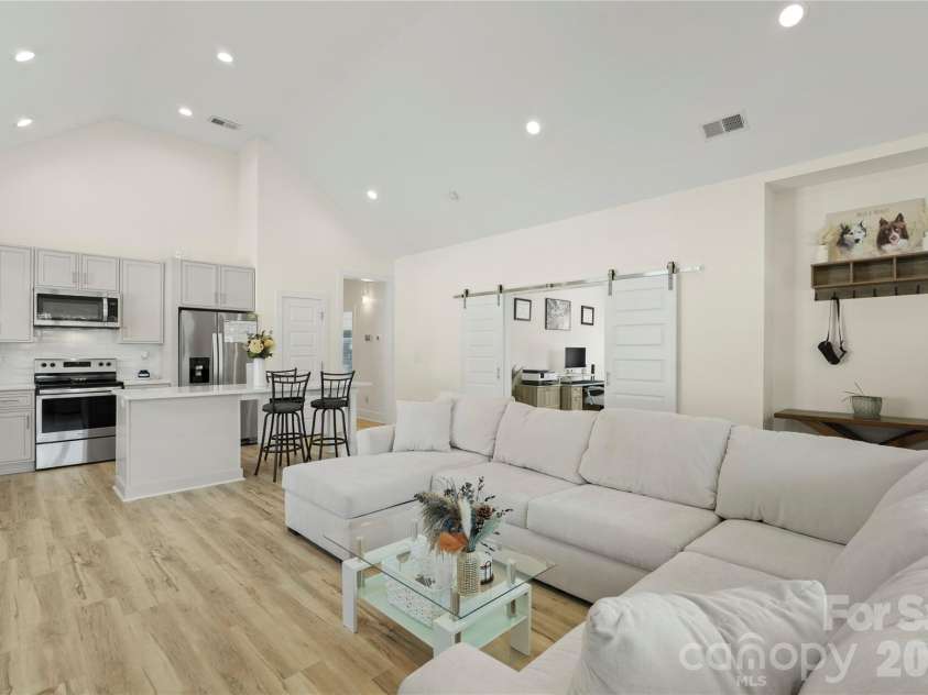 1613 Newcastle Street, Charlotte, NC 28216.  MLS# CAR4393517, YatesRealty ID 34793. 