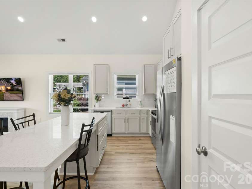 1613 Newcastle Street, Charlotte, NC 28216.  MLS# CAR4393517, YatesRealty ID 34793. 