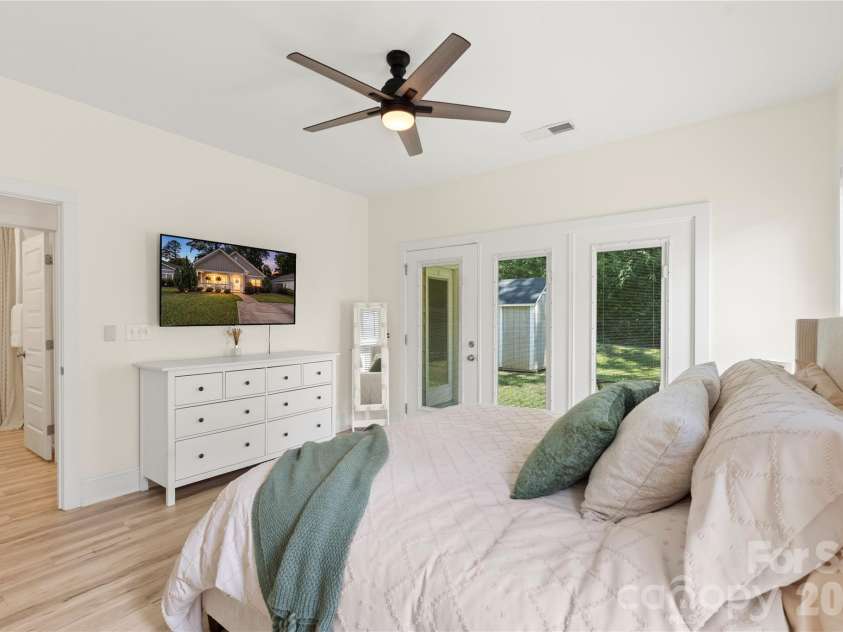 1613 Newcastle Street, Charlotte, NC 28216.  MLS# CAR4393517, YatesRealty ID 34793. 