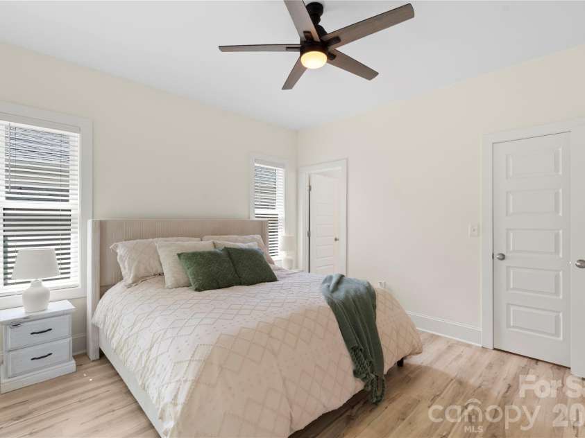 1613 Newcastle Street, Charlotte, NC 28216.  MLS# CAR4393517, YatesRealty ID 34793. 