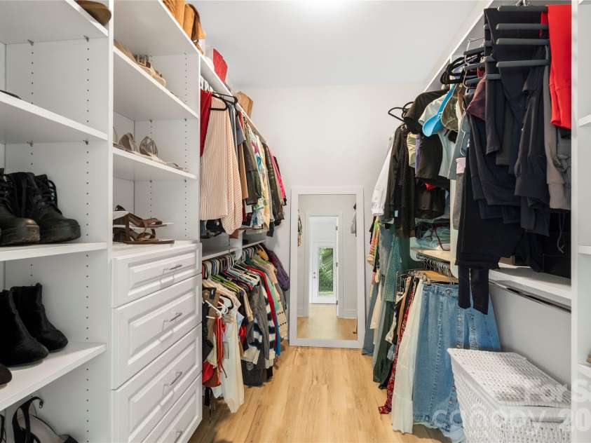 1613 Newcastle Street, Charlotte, NC 28216.  MLS# CAR4393517, YatesRealty ID 34793. 