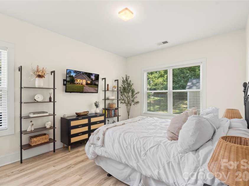 1613 Newcastle Street, Charlotte, NC 28216.  MLS# CAR4393517, YatesRealty ID 34793. 