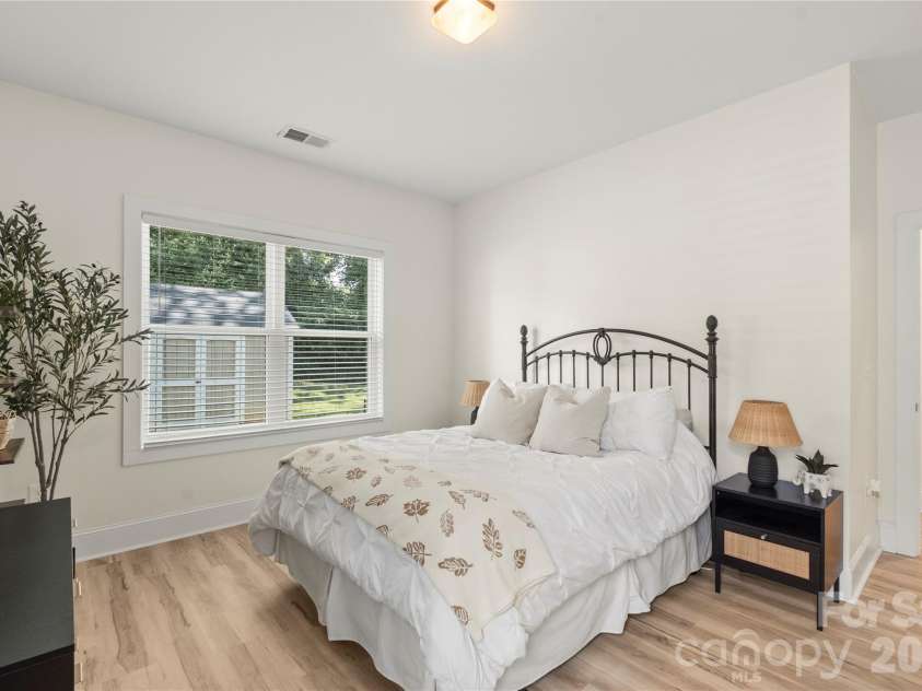 1613 Newcastle Street, Charlotte, NC 28216.  MLS# CAR4393517, YatesRealty ID 34793. 