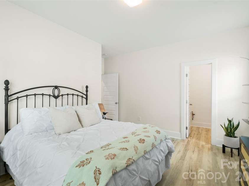 1613 Newcastle Street, Charlotte, NC 28216.  MLS# CAR4393517, YatesRealty ID 34793. 