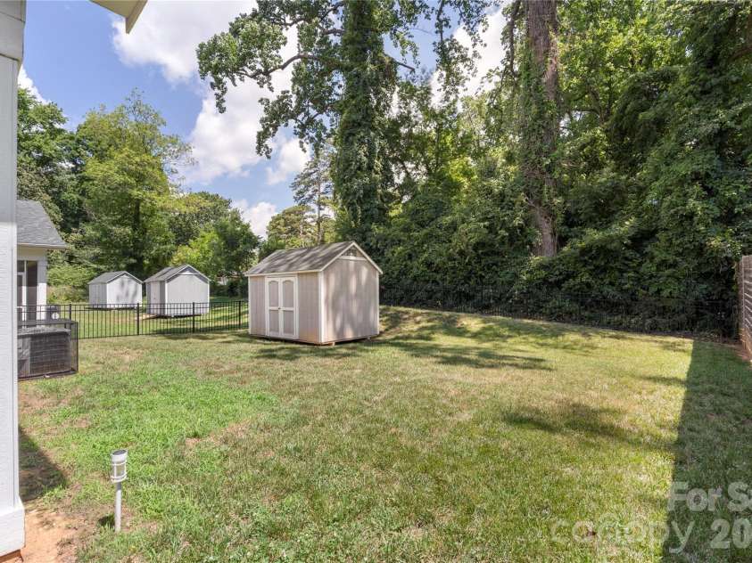 1613 Newcastle Street, Charlotte, NC 28216.  MLS# CAR4393517, YatesRealty ID 34793. 