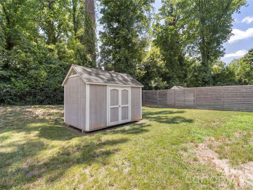1613 Newcastle Street, Charlotte, NC 28216.  MLS# CAR4393517, YatesRealty ID 34793. 