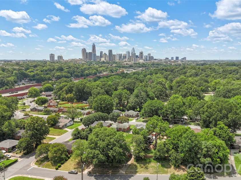 1613 Newcastle Street, Charlotte, NC 28216.  MLS# CAR4393517, YatesRealty ID 34793. 