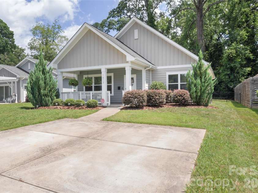1613 Newcastle Street, Charlotte, NC 28216.  MLS# CAR4393517, YatesRealty ID 34793. 