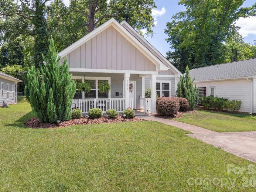 1613 Newcastle Street, Charlotte, NC 28216.  MLS# CAR4393517, YatesRealty ID 34793. 