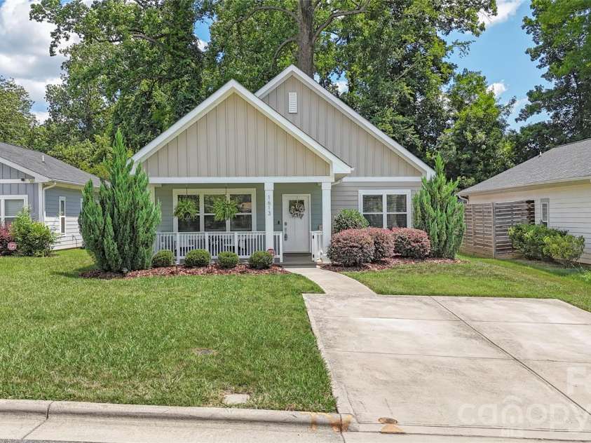 1613 Newcastle Street, Charlotte, NC 28216.  MLS# CAR4393517, YatesRealty ID 34793. 