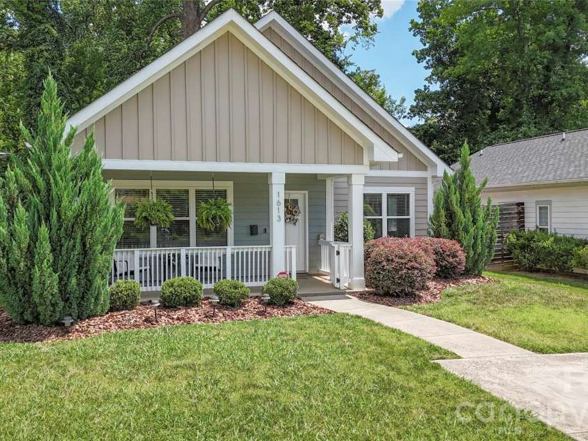 1613 Newcastle Street, Charlotte, NC 28216.  MLS# CAR4393517, YatesRealty ID 34793. 