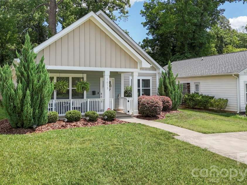 1613 Newcastle Street, Charlotte, NC 28216.  MLS# CAR4393517, YatesRealty ID 34793. 