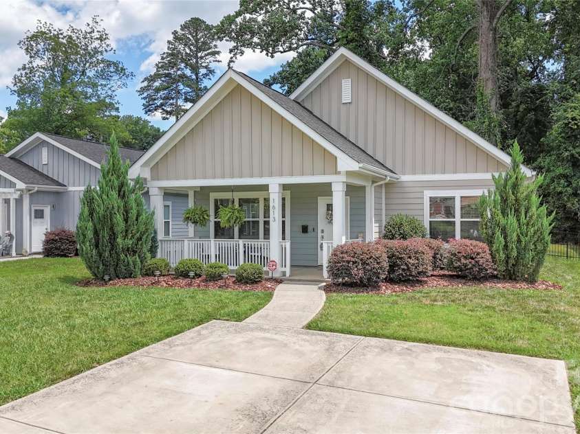 1613 Newcastle Street, Charlotte, NC 28216.  MLS# CAR4393517, YatesRealty ID 34793. 