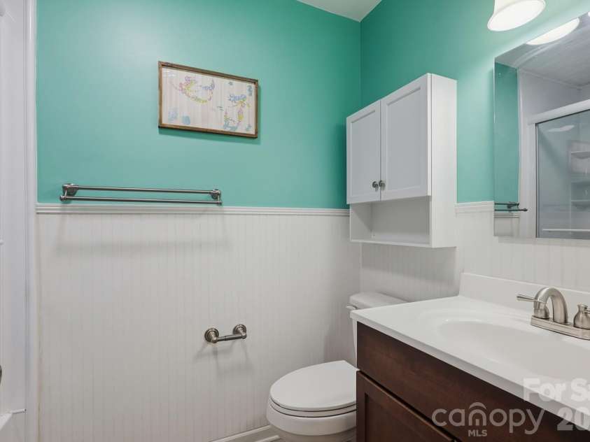 1307 Bennington Drive, Concord, NC 28027.  MLS# CAR4394674, YatesRealty ID 34794. 2nd floor FULL bathroom