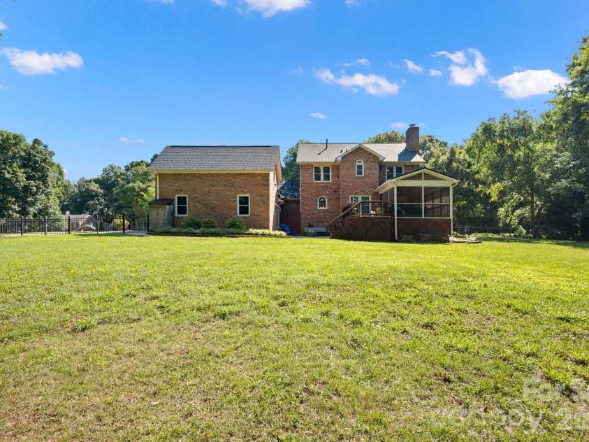 1307 Bennington Drive, Concord, NC 28027.  MLS# CAR4394674, YatesRealty ID 34794. 