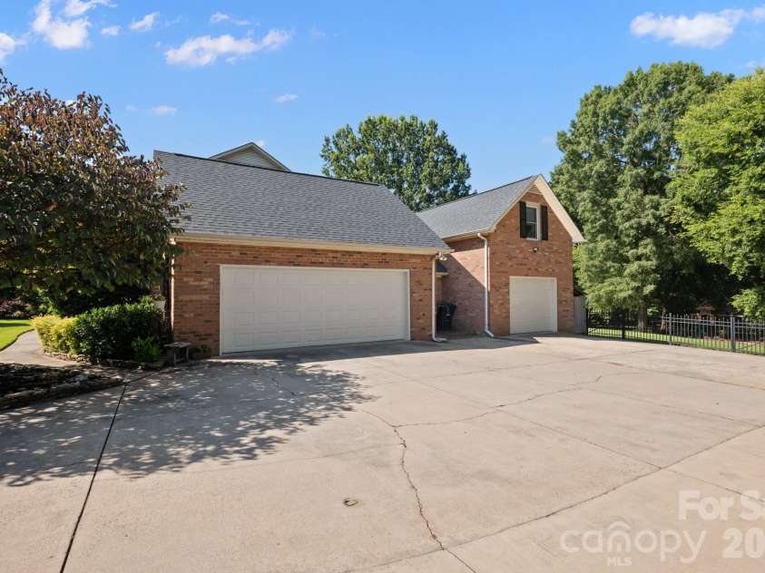 1307 Bennington Drive, Concord, NC 28027.  MLS# CAR4394674, YatesRealty ID 34794. Parking galore!