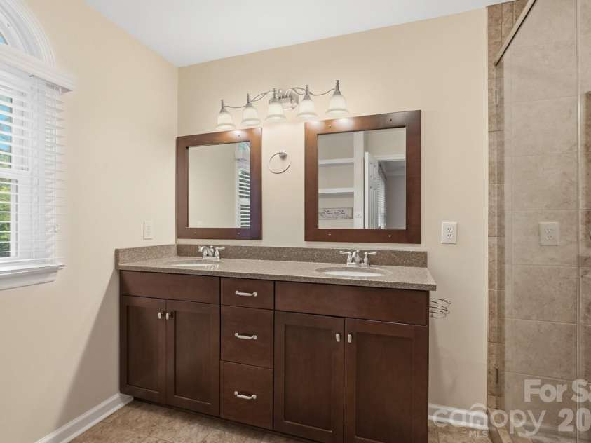 1307 Bennington Drive, Concord, NC 28027.  MLS# CAR4394674, YatesRealty ID 34794. Primary ensuite