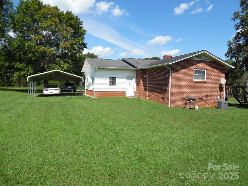 2014 31st Avenue Avenue, Hickory, NC 28601.  MLS# CAR4296276, YatesRealty ID 34797. 