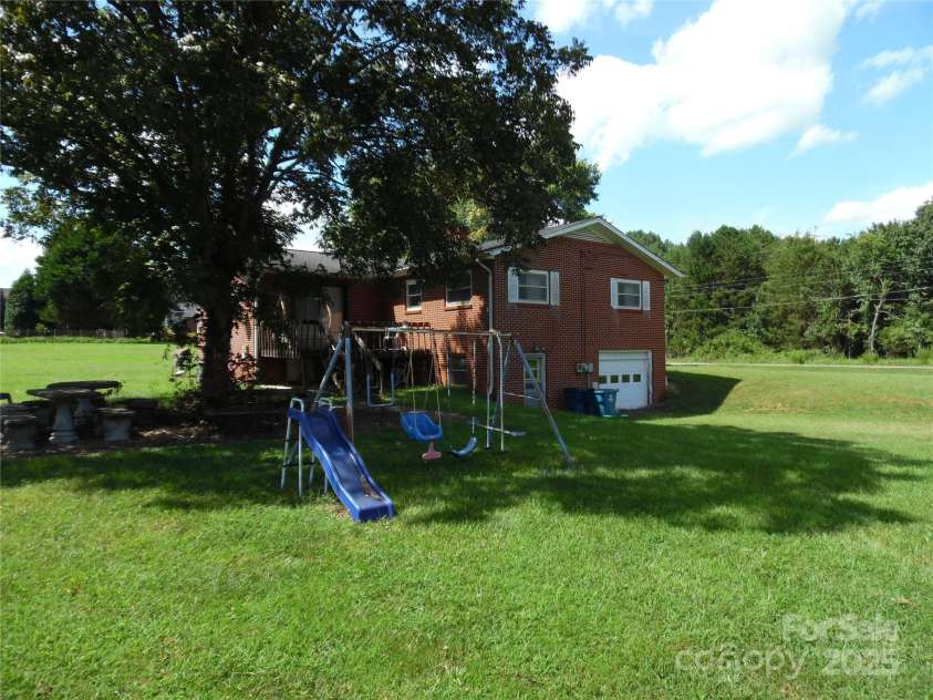 2014 31st Avenue Avenue, Hickory, NC 28601.  MLS# CAR4296276, YatesRealty ID 34797. 