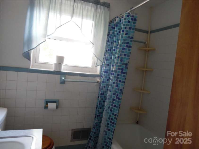 2014 31st Avenue Avenue, Hickory, NC 28601.  MLS# CAR4296276, YatesRealty ID 34797. 