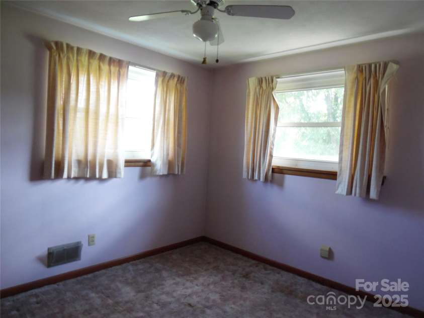 2014 31st Avenue Avenue, Hickory, NC 28601.  MLS# CAR4296276, YatesRealty ID 34797. 