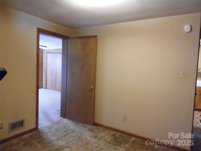 2014 31st Avenue Avenue, Hickory, NC 28601.  MLS# CAR4296276, YatesRealty ID 34797. 