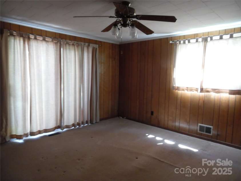 2014 31st Avenue Avenue, Hickory, NC 28601.  MLS# CAR4296276, YatesRealty ID 34797. 