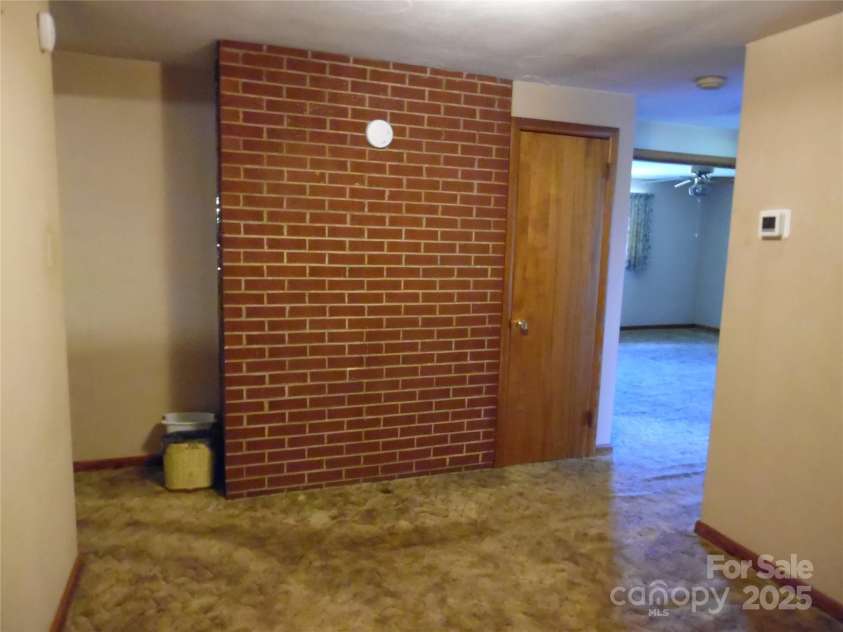 2014 31st Avenue Avenue, Hickory, NC 28601.  MLS# CAR4296276, YatesRealty ID 34797. 