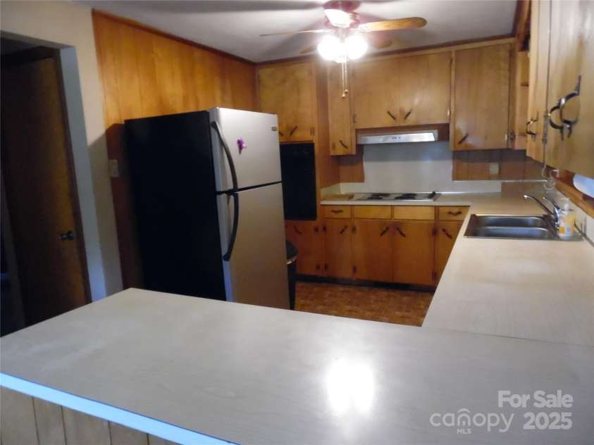 2014 31st Avenue Avenue, Hickory, NC 28601.  MLS# CAR4296276, YatesRealty ID 34797. 