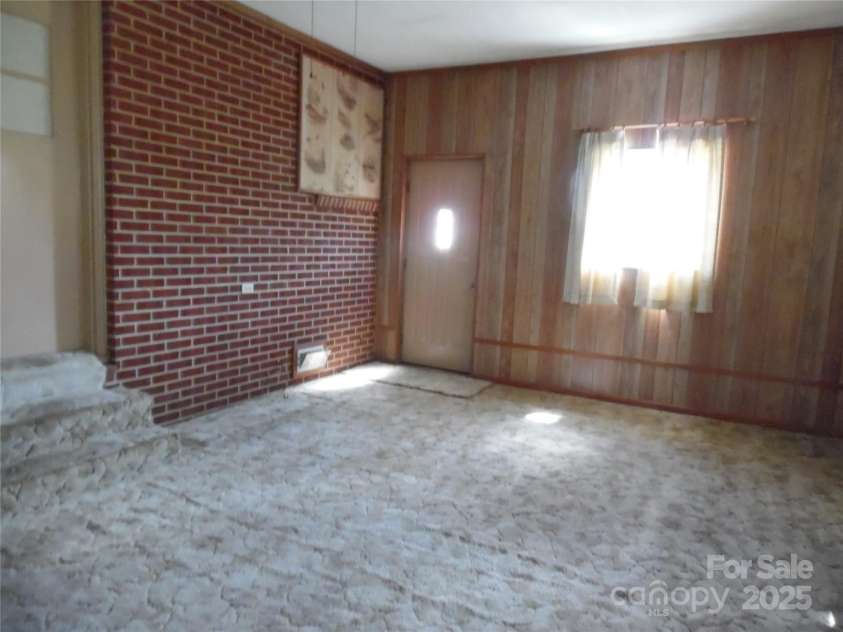 2014 31st Avenue Avenue, Hickory, NC 28601.  MLS# CAR4296276, YatesRealty ID 34797. 