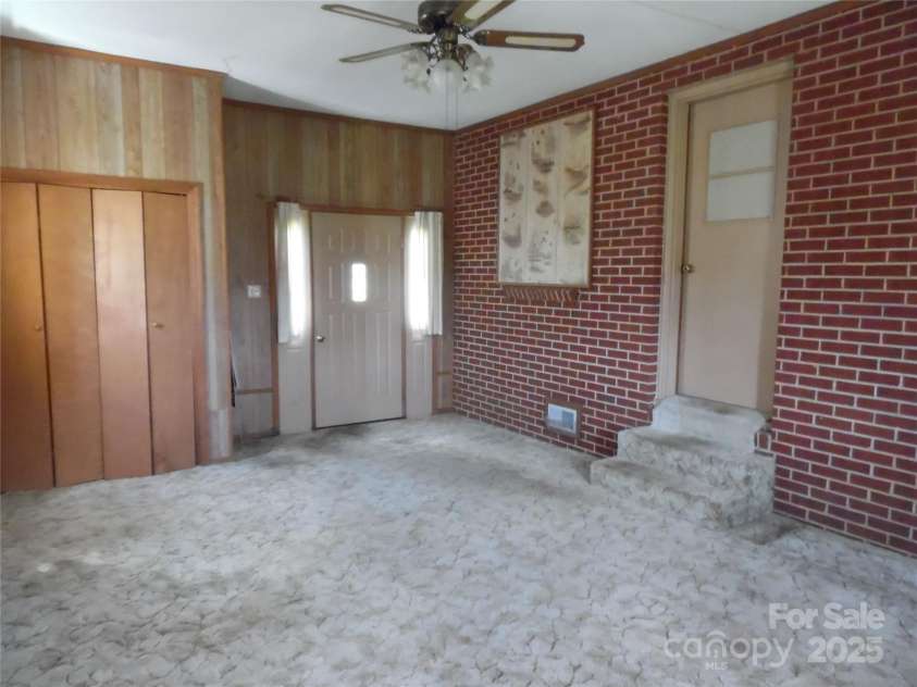 2014 31st Avenue Avenue, Hickory, NC 28601.  MLS# CAR4296276, YatesRealty ID 34797. 