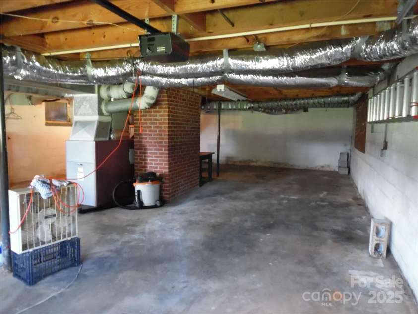 2014 31st Avenue Avenue, Hickory, NC 28601.  MLS# CAR4296276, YatesRealty ID 34797. 