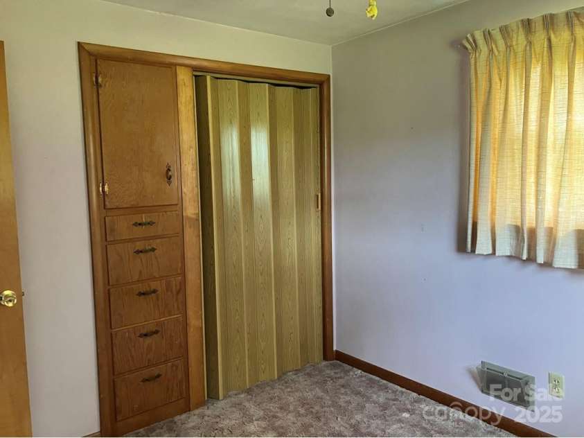 2014 31st Avenue Avenue, Hickory, NC 28601.  MLS# CAR4296276, YatesRealty ID 34797. 