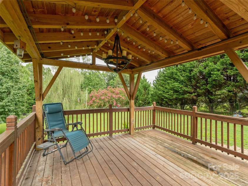 15 Starling Way, Hendersonville, NC 28792.  MLS# CAR4289401, YatesRealty ID 34799. 