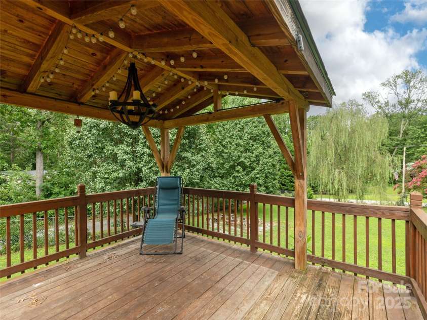 15 Starling Way, Hendersonville, NC 28792.  MLS# CAR4289401, YatesRealty ID 34799. 