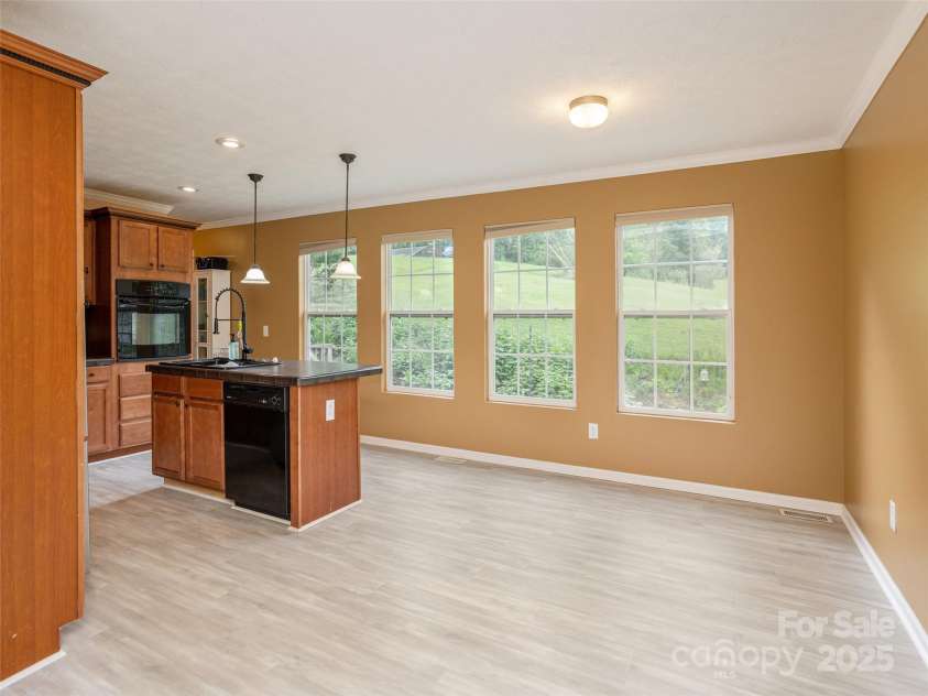 15 Starling Way, Hendersonville, NC 28792.  MLS# CAR4289401, YatesRealty ID 34799. 