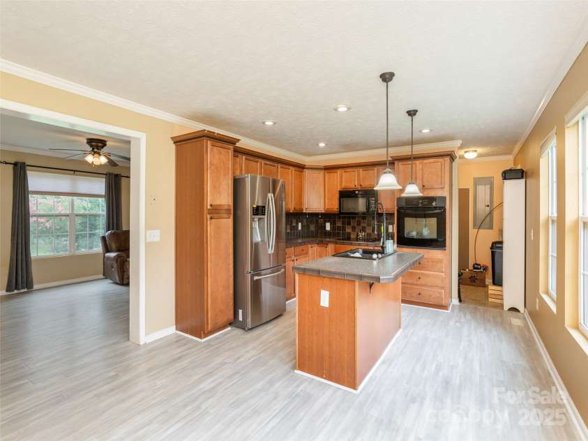 15 Starling Way, Hendersonville, NC 28792.  MLS# CAR4289401, YatesRealty ID 34799. 